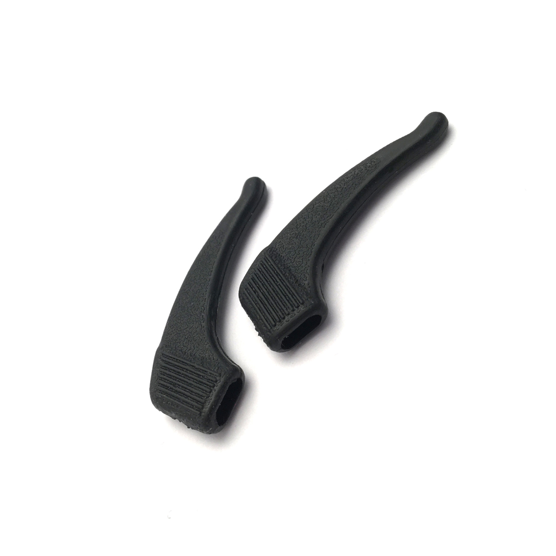 deux rallonges noires pour loupes placées l'une à côté de l'autre